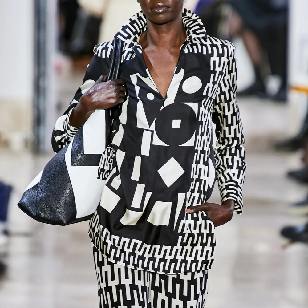 Akris Kaleidoscope Print Top Blouse Silk Tunic Black White Geometric Shapes 10